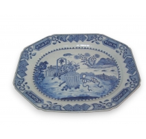 Plat en porcelaine, décor bleu/blanc,