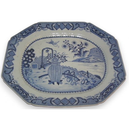 Plat en porcelaine, décor bleu/blanc