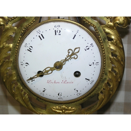 Louis XVI ‘Lyre’ clock in gilded bronze at Moinat SA – Antiques and home décor
