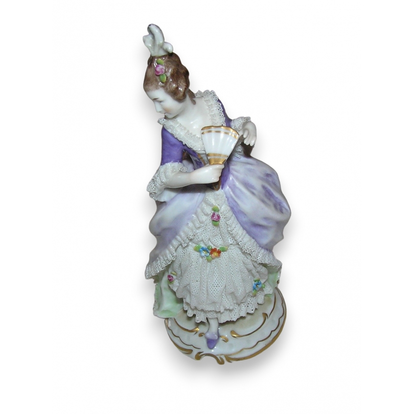 'Woman' statue, in porcelain. No. 868 at  Moinat SA  - Antiques and Decor