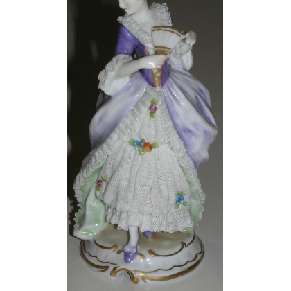 'Woman' statue, in porcelain. No. 868 at  Moinat SA  - Antiques and Decor