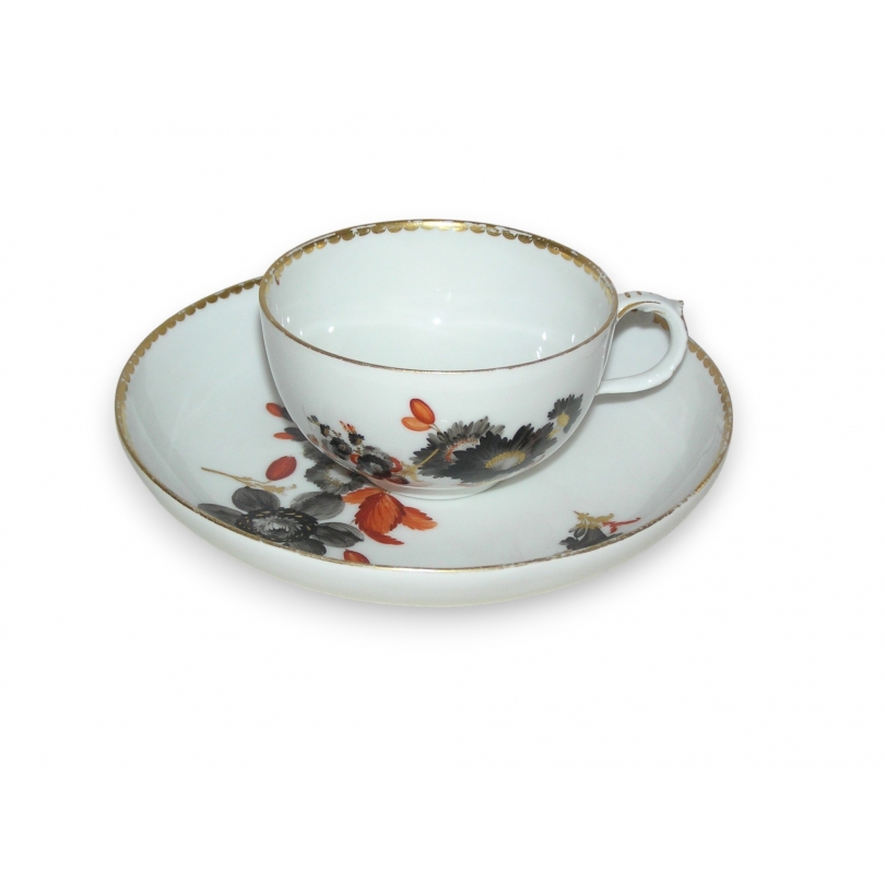 Tasse et sous-tasse en porcelaine
