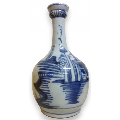 Vase en porcelaine, décor gris-bleu,