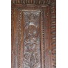 Panneau de coffre en noyer sculpté