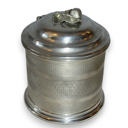 Boîte en métal nickelé avec couvercle