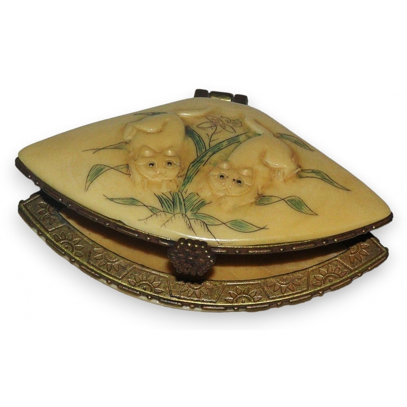 Bone box, fan-shaped, by Moinat SA – Antiques and decorative items