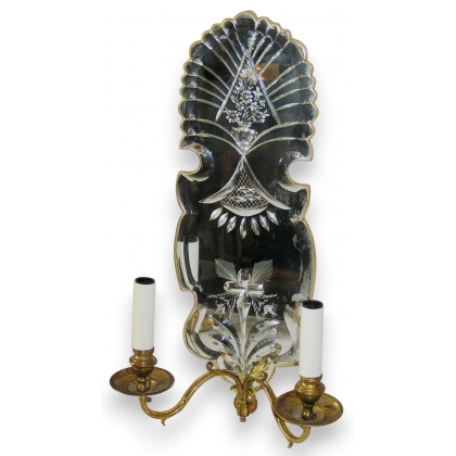 "Queen Anne" bronze mirror wall light at Moinat SA – Antiques and home décor
