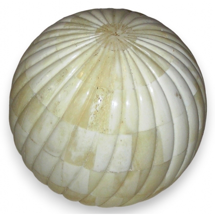 Boule \"Italie\" grand modèle en os