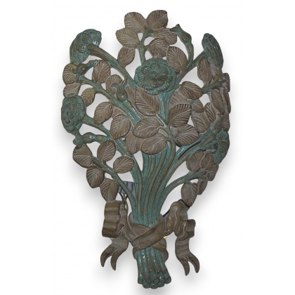 Single-light wall light in carved wood from  Moinat SA  - Antiques and home décor