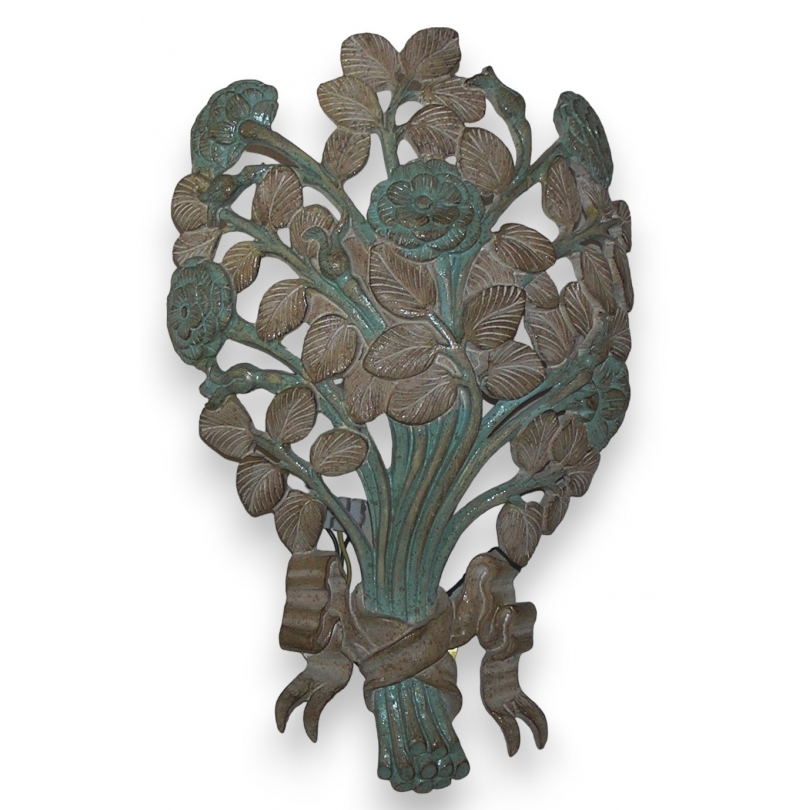 Applique à 1 lumière en bois sculpté