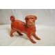 Paire de chiens en porcelaine, coloris rouge