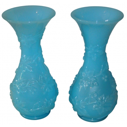 Paire de vases en opaline bleue avec
