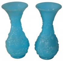 Paire de vases en opaline bleue avec