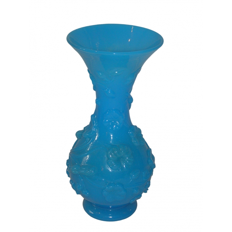 Grand vase en opaline bleue avec motifs
