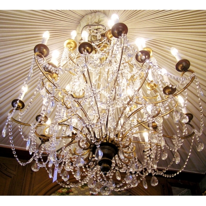 Gilded iron chandelier with crystals, 24 on  Moinat SA  - Antiques and home décor
