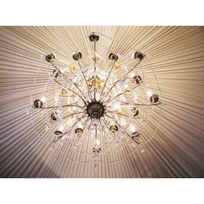 Gilded iron chandelier with crystals, 24 on  Moinat SA  - Antiques and home décor