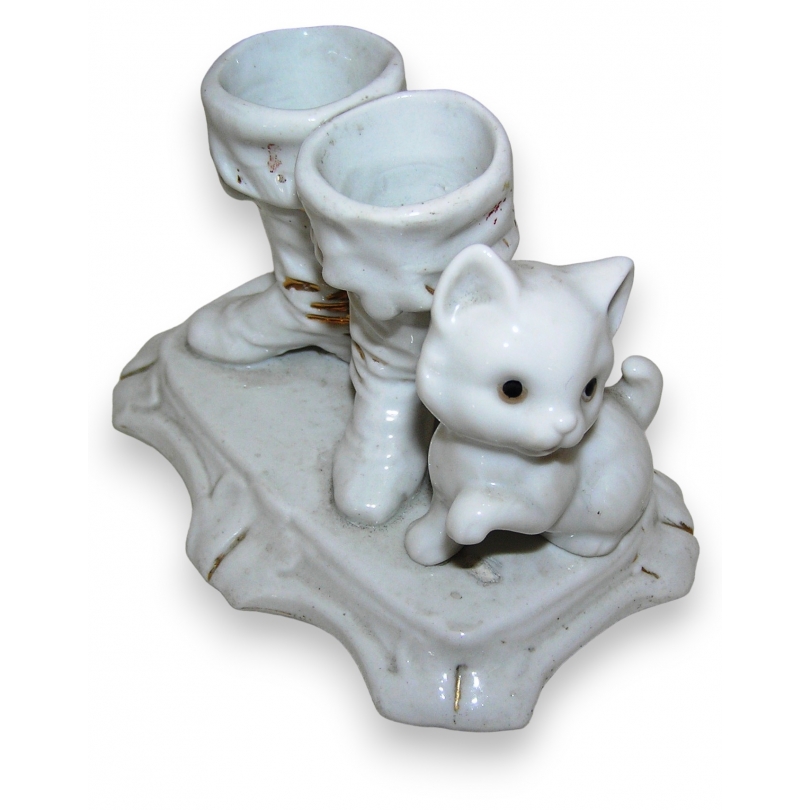 Groupe de porcelaine "Chaton et Bottes"