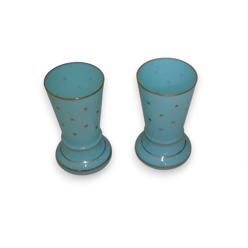  Paire de vases en opaline bleu clair sur  Moinat SA  - Antiquités décoration