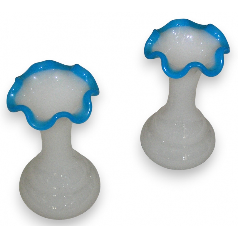 Paire de vases en opaline