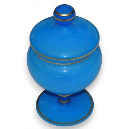 Bonbonnière avec couvercle en opaline