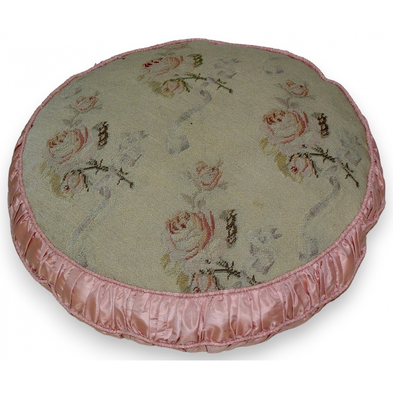 Coussin en tapisserie aux petits points