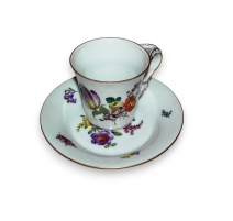 Tasse et sous-tasse en porcelaine