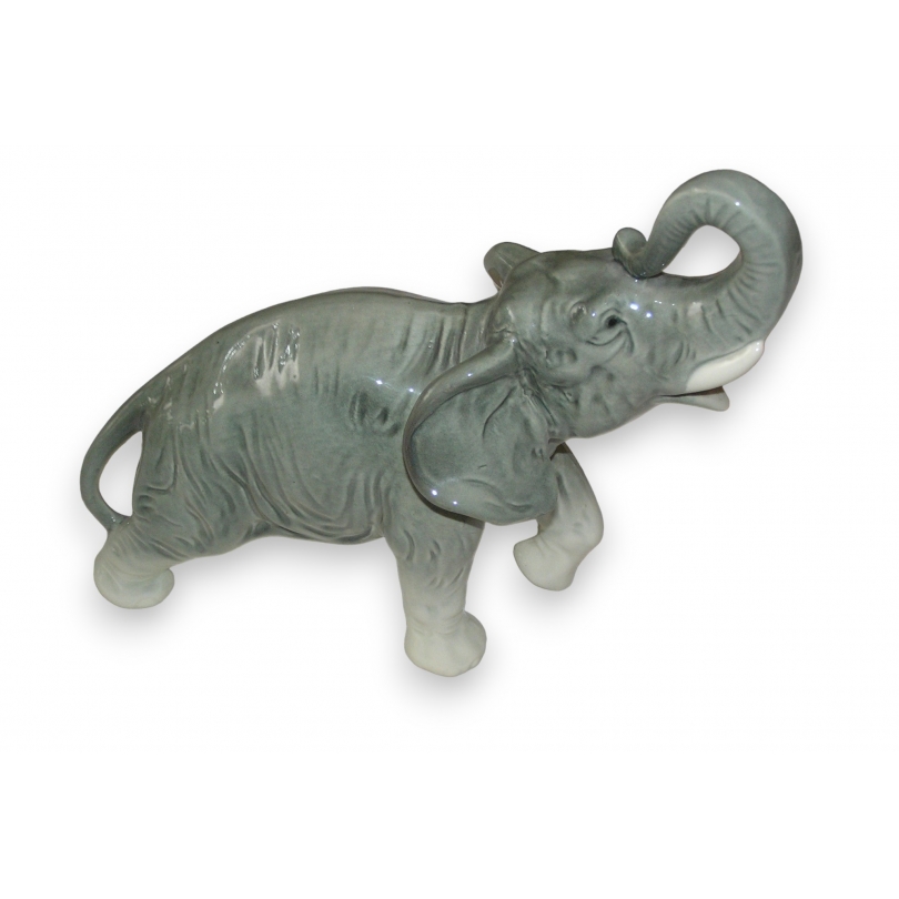 Eléphant en faïence