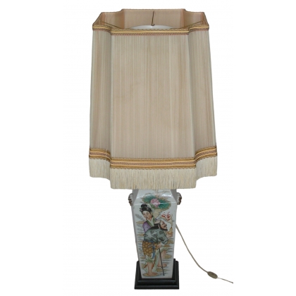  Lampe en porcelaine avec abat-jour sur  Moinat SA  - Antiquités décoration