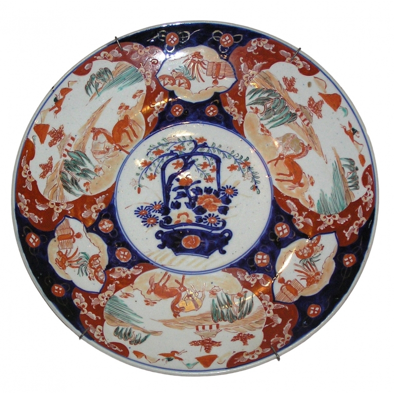 Imari porcelain dish, Japan (hair motif) at Moinat SA – Antiques and home décor
