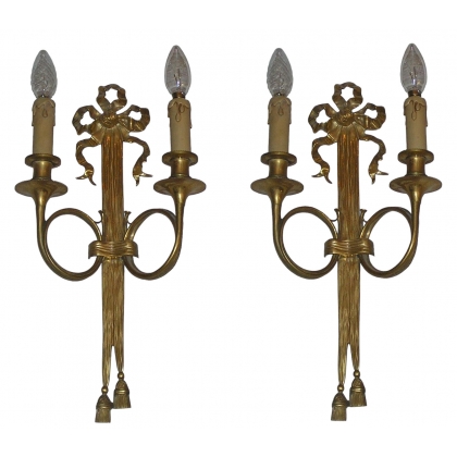 Pair of Louis XVI-style wall lights "Cor sur" by Moinat SA – Antiques and home décor