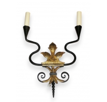 Applique Epoque en fer forgé patiné et décor