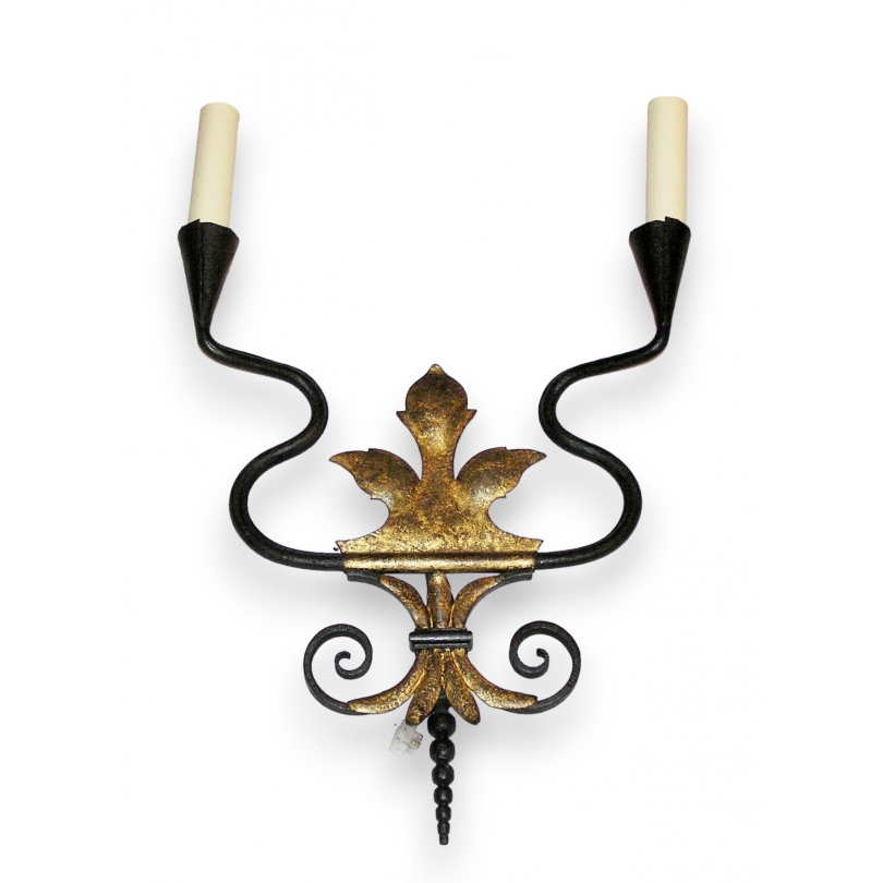 Applique Epoque en fer forgé patiné et décor