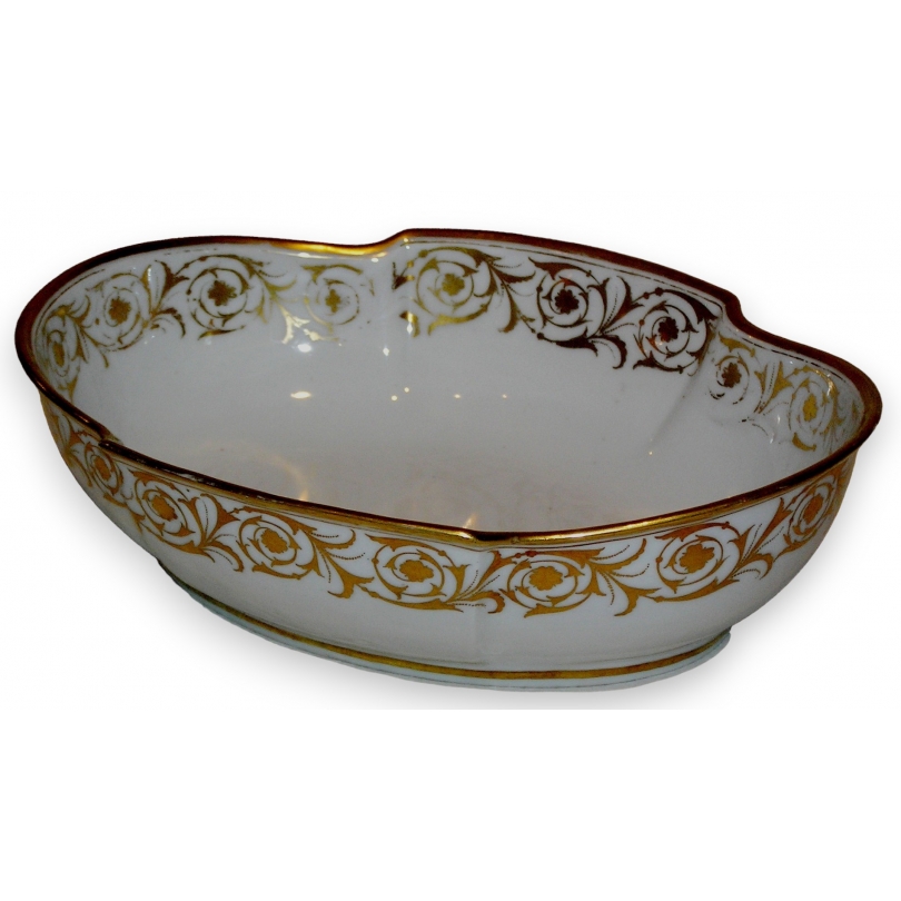 Oval porcelain dish with gold decoration by  Moinat SA  - Antiques and home décor