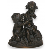 Groupe en bronze "2 puttis", signé MACHAULT