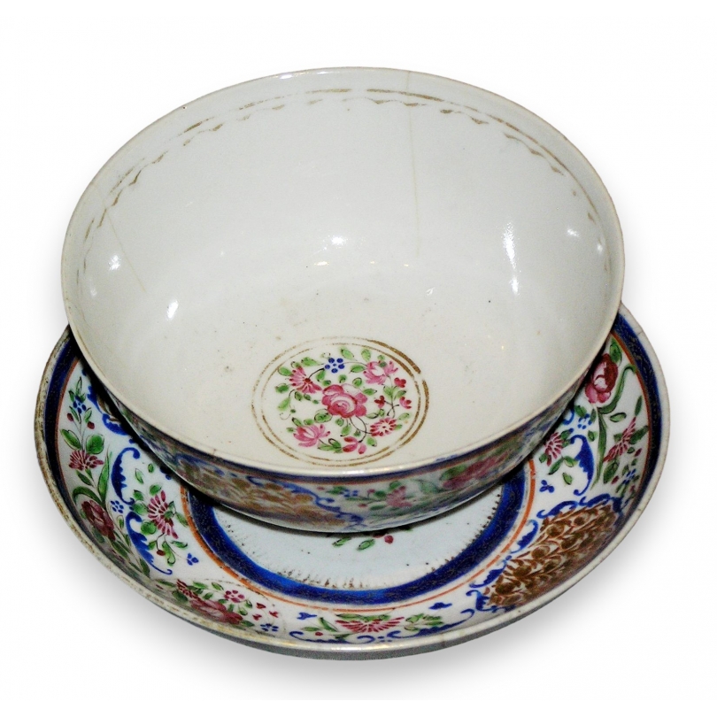 Bowl with saucer, China (Cheveu) at  Moinat SA  - Antiques and home décor