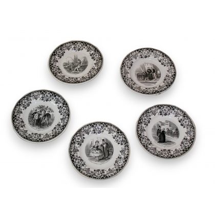 Série de 5 assiettes en faïence