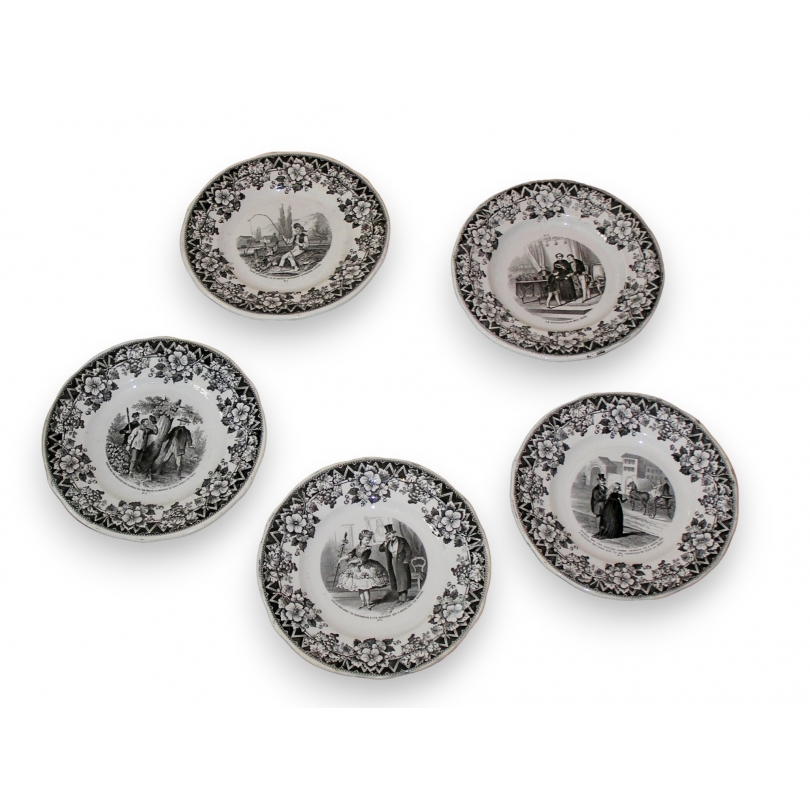 Série de 5 assiettes en faïence