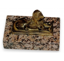 Sphinx en bronze sur socle en granit