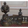  Paire de chenets Louis XVI en bronze sur  Moinat SA  - Antiquités décoration