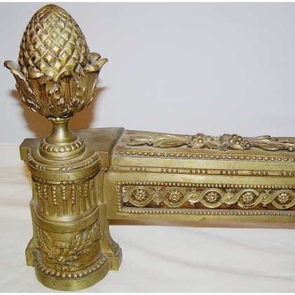  Paire de chenets Louis XVI en bronze sur  Moinat SA  - Antiquités décoration