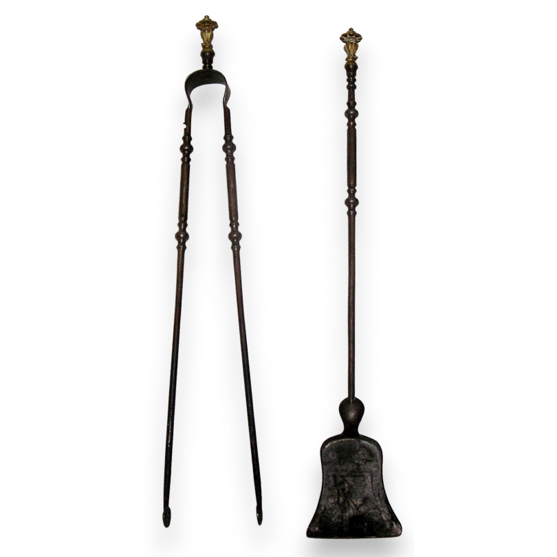  Pelle et pince de cheminée en fer/bronze sur  Moinat SA  - Antiquités décoration