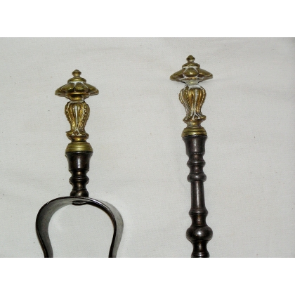  Pelle et pince de cheminée en fer/bronze sur  Moinat SA  - Antiquités décoration