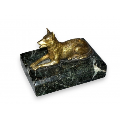 Bronze \"Chien\" sur socle en marbre vert