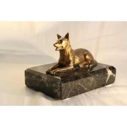 Bronze \"Chien\" sur socle en marbre vert