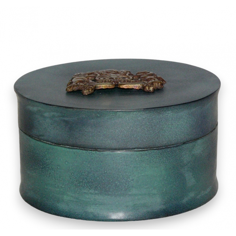 Green tin box from Moinat SA – Antiques and home décor