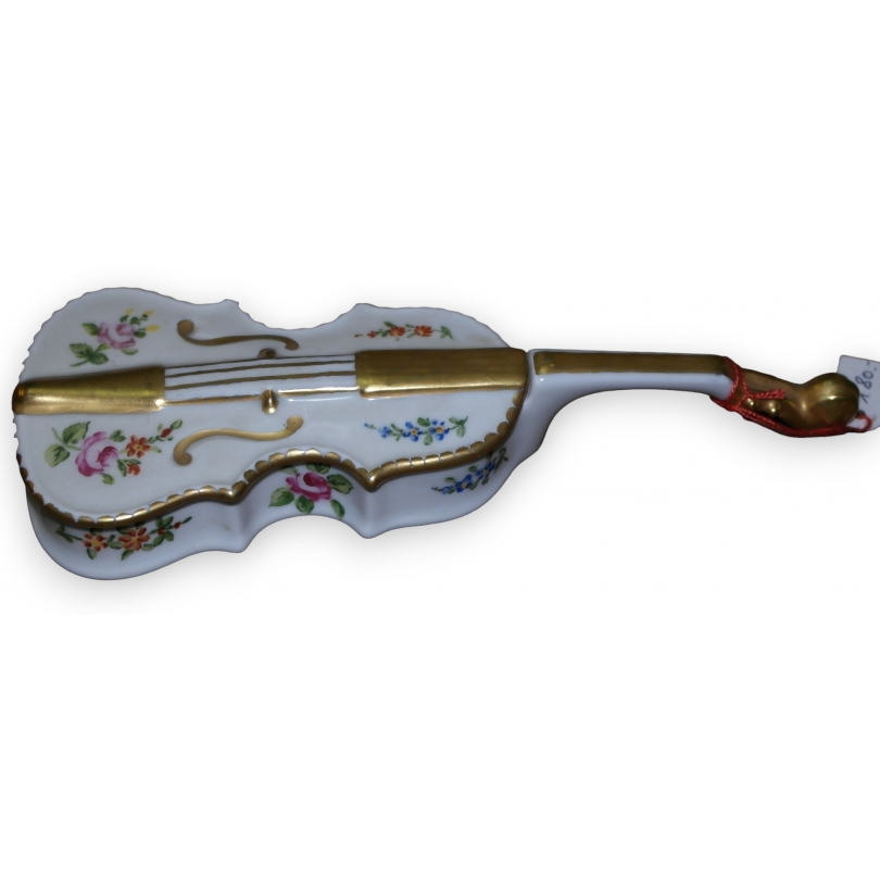  Violon en porcelaine sur  Moinat SA  - Antiquités décoration