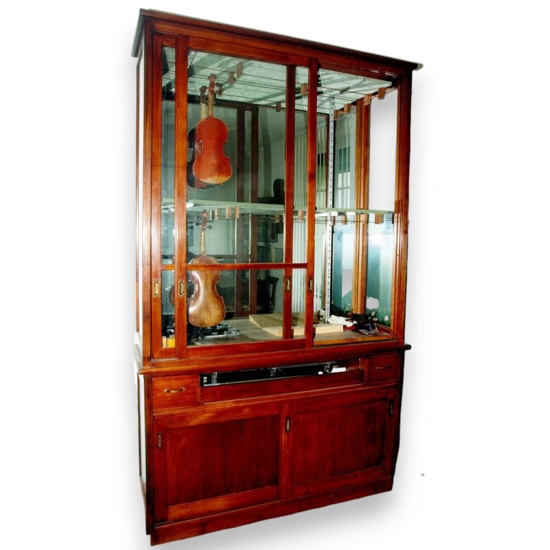 Vitrina de estilo Directorio, hacia 1900. En  Moinat SA  - Antigüedades y decoración