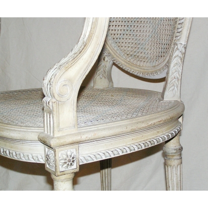 Fauteuil Louis XVI, canné, laqué, coussin cuir
