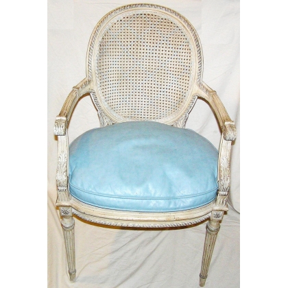 Fauteuil Louis XVI, canné, laqué, coussin cuir