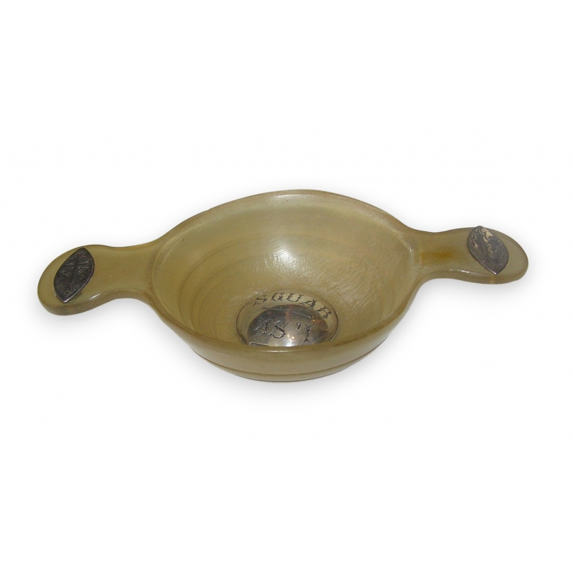  Coupe de communion en corne et argent sur  Moinat SA  - Antiquités décoration